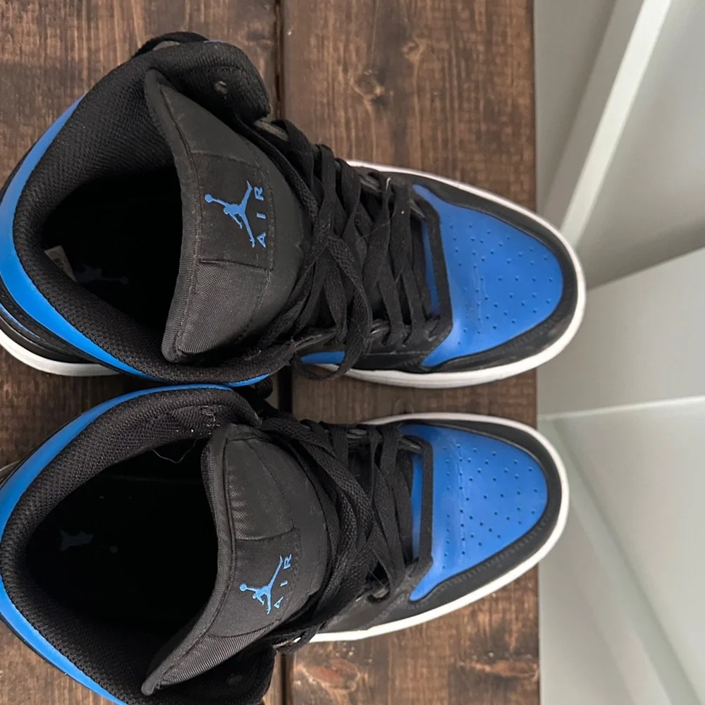 GUC NIKE Air Jordan 1 Mid Black and Blue Sneakers - Picture 3 of 4